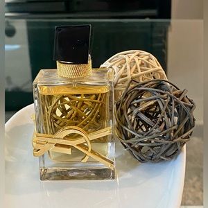 YSL LIBRE EAU DE PARFUM
Gently Used. Sold Without Box